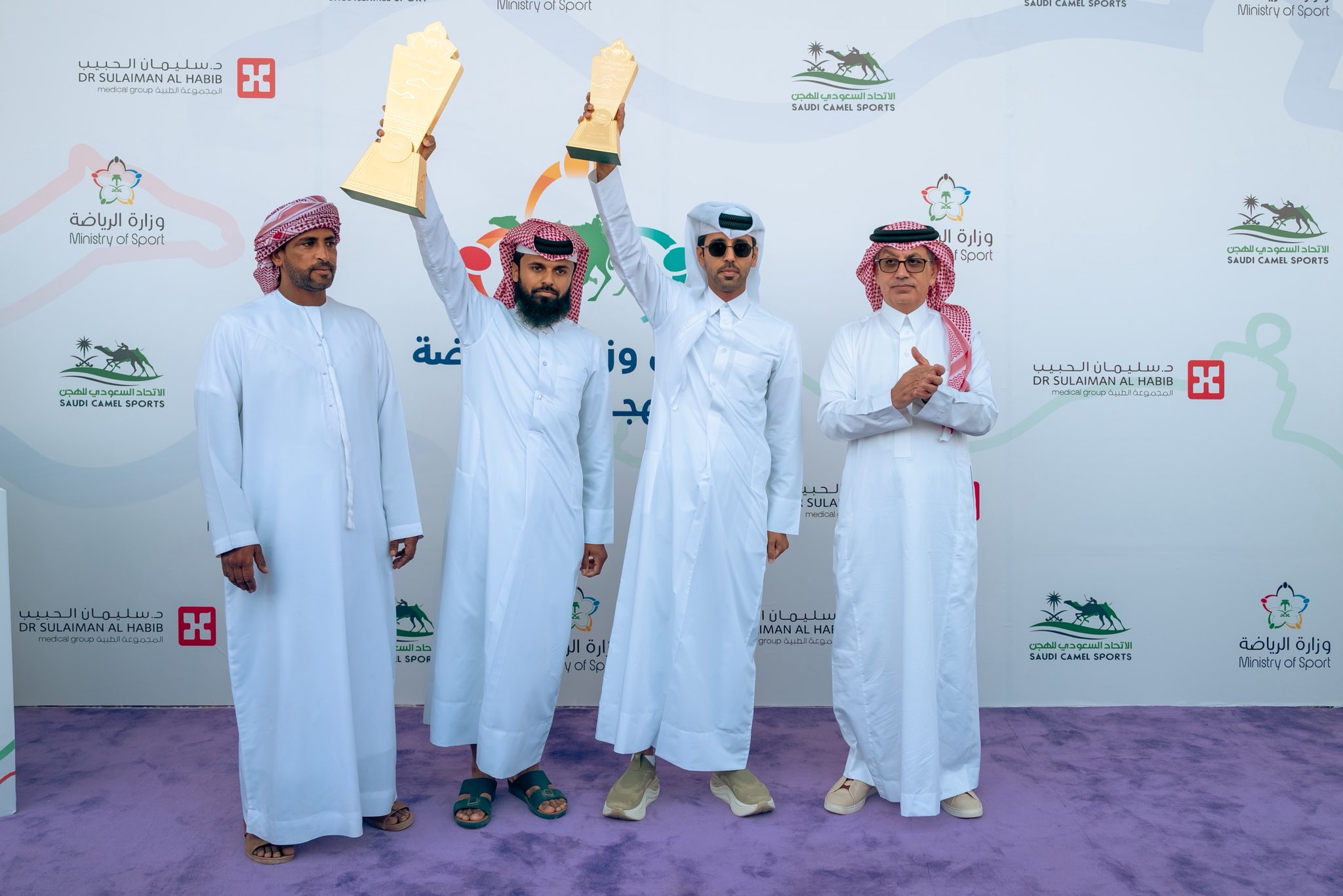 هجن أم الزبار تحلق بالكأس الذهبية للقايا قعدان مفتوح