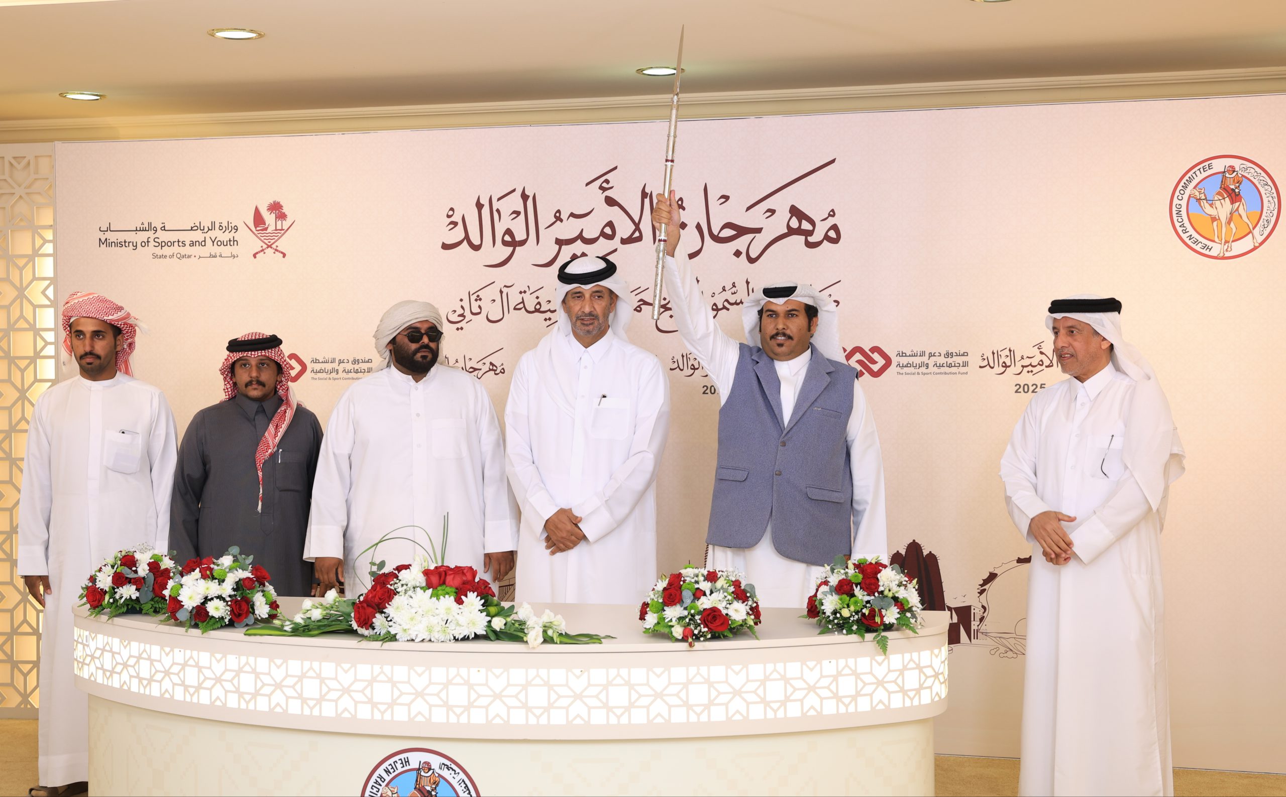 شعار عبدالهادي سالم الجربوعي يقص شريط رموز مهرجان الأمير الوالد