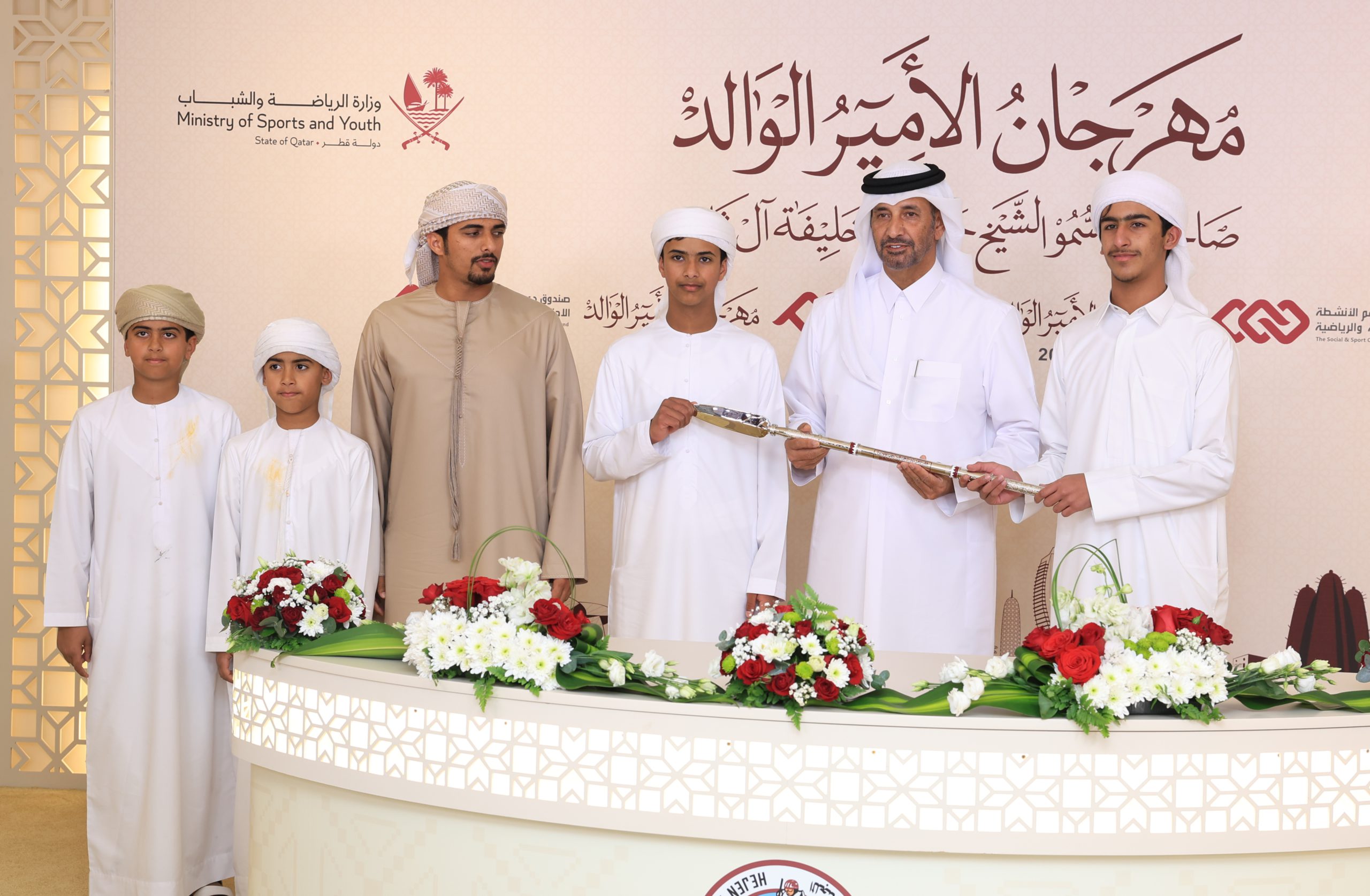 رموز الثنايا الفضية تتناثر بين أبناء قطر والإمارات وعمان والسعودية